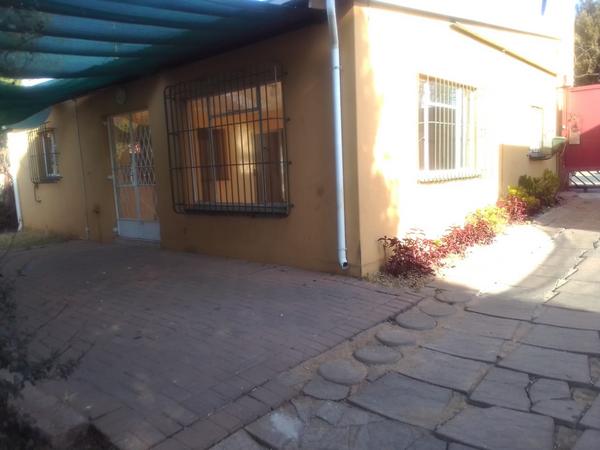 Cottage For Rent in The Hill, Johannesburg