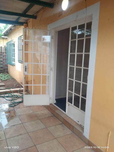 Cottage For Rent in The Hill, Johannesburg