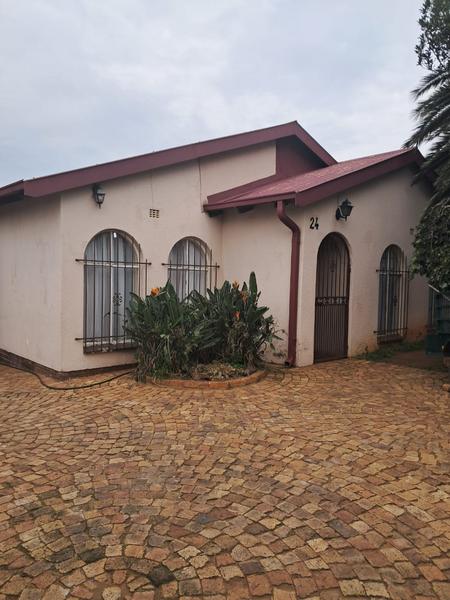House For Sale in South Hills, Johannesburg