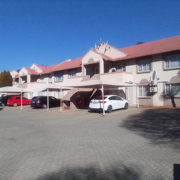 Townhouse For Rent in Rewlatch, Johannesburg