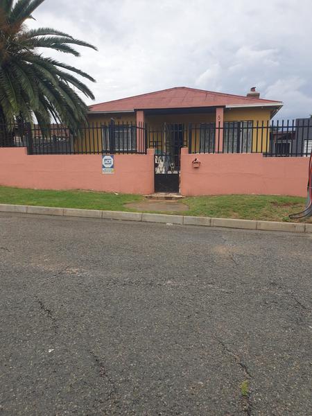 House For Sale in South Hills, Johannesburg